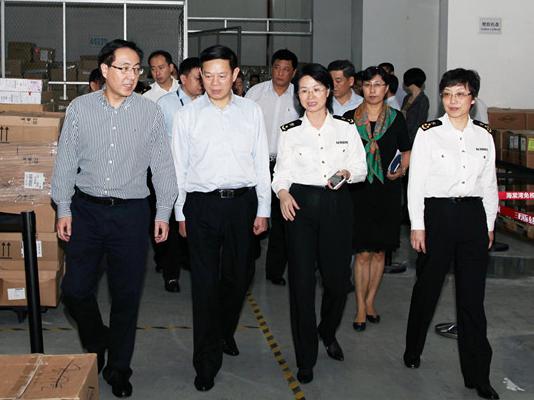 海關總署副署長魯培軍一行蒞臨三亞國際免稅城視察