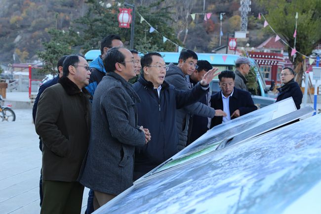11、張學武董事長考察迪慶州阿墩子古城規劃建設情況_副本.jpg