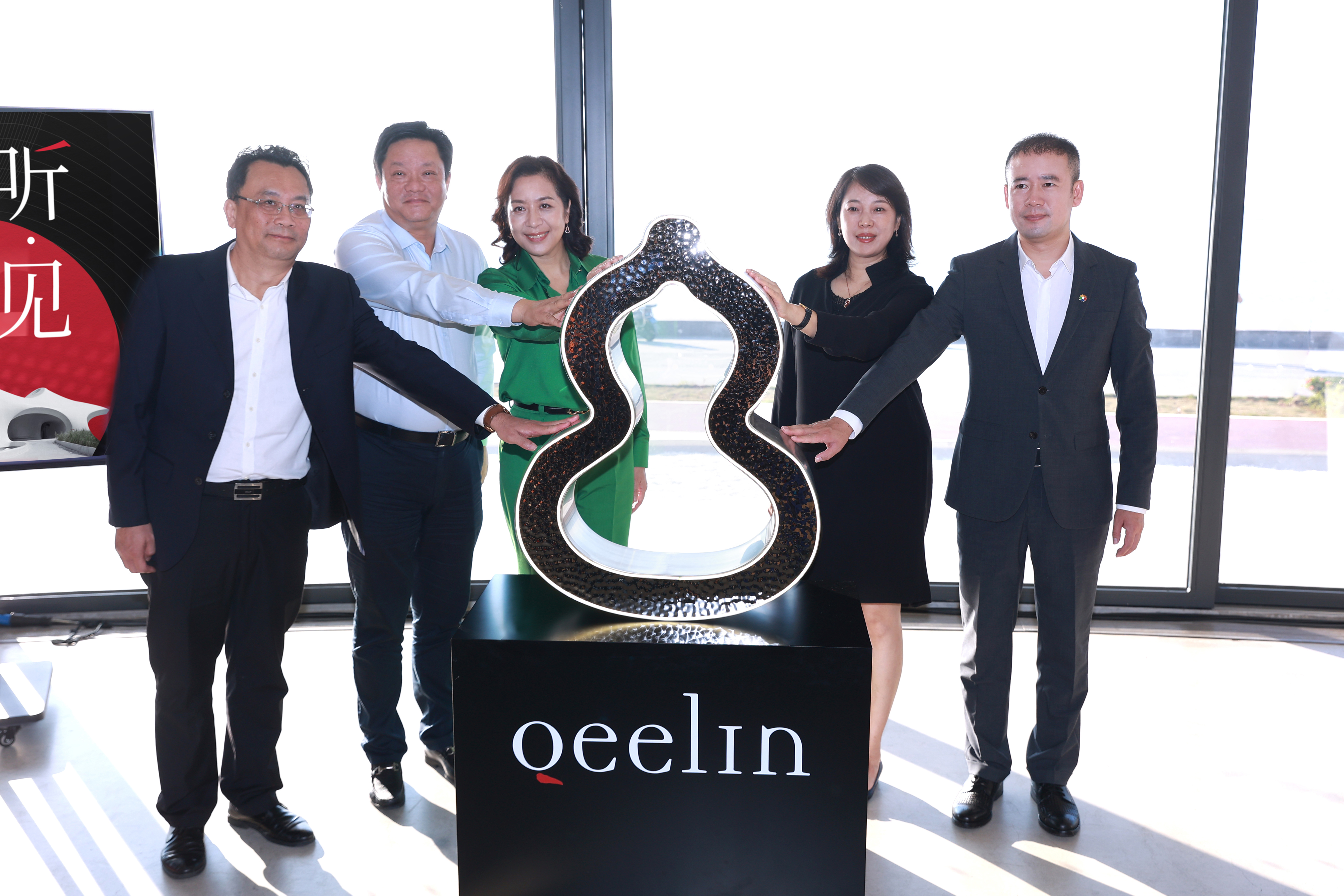 “聽·見永恒的回響” cdf×Qeelin×云洞跨界主題展在?？谠贫磮D書館啟幕